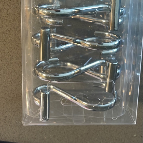 12 shower hooks - Picture 2 of 6